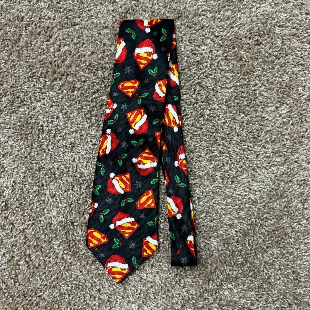 Vintage Superman Logo Christmas Hat & Mistletoe Novelty Holiday‎ Tie